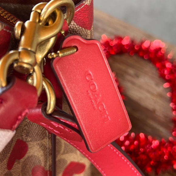 Coach Willow Bucket Bag In Signature Canvas With Heart Print BRAND NEW - Picture 9 of 14